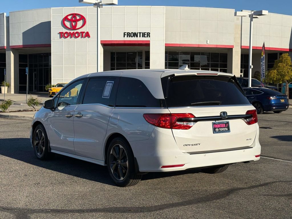 Used 2024 Honda Odyssey Elite image 5