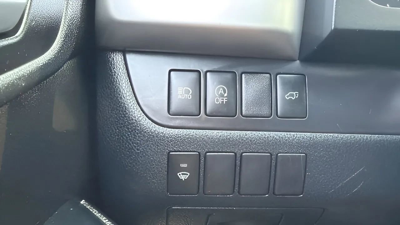 Used 2017 Toyota Highlander XLE image 24