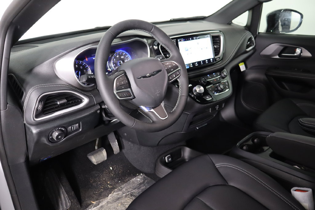 New 2026 Chrysler Pacifica Select FWD image 30