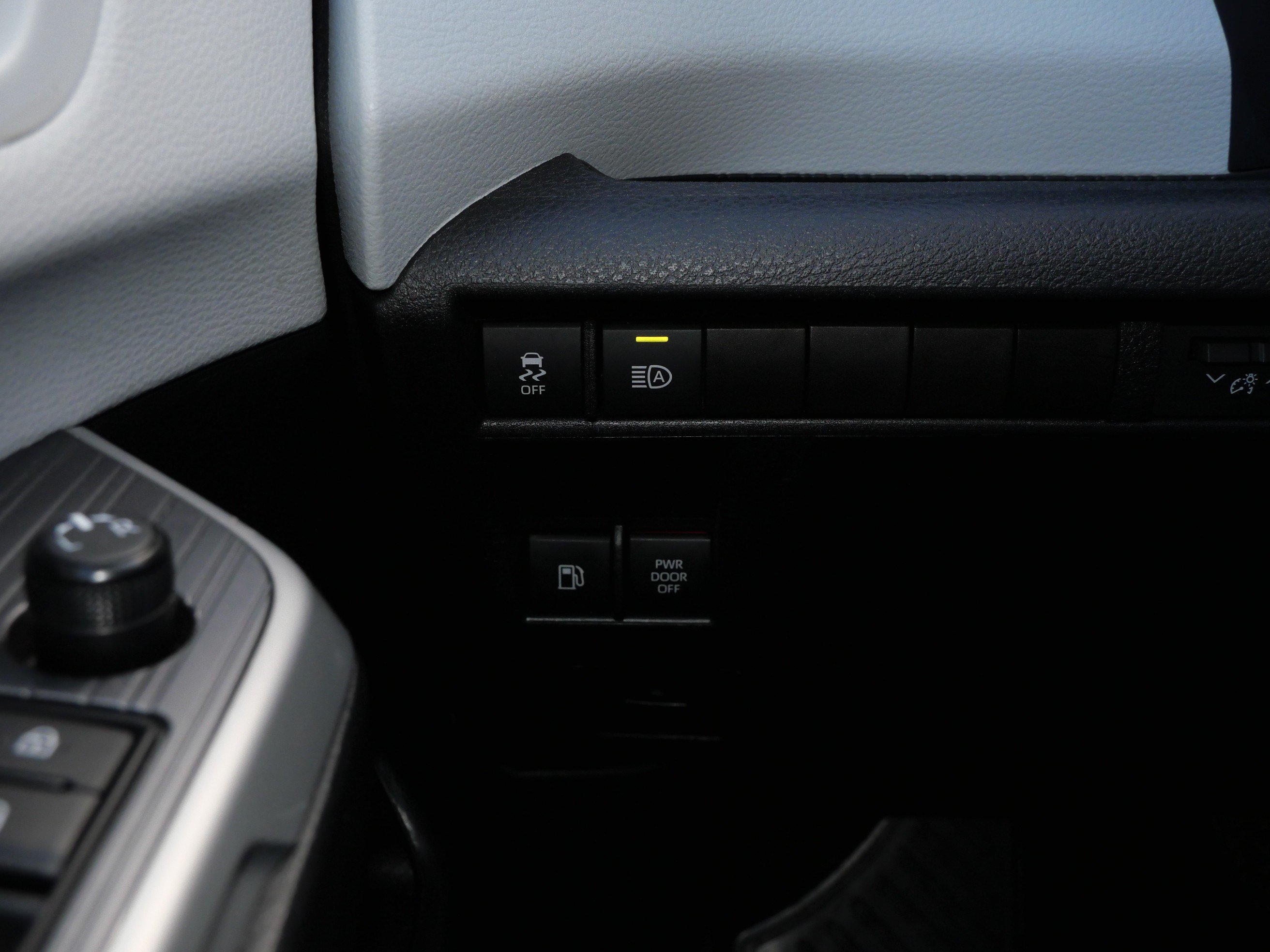 Certified 2025 Toyota Sienna LE AWD/4WD image 28
