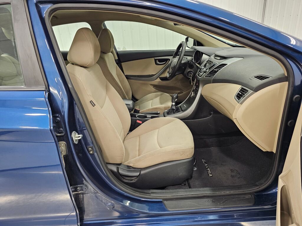 Used 2015 Hyundai Elantra SE FWD image 17