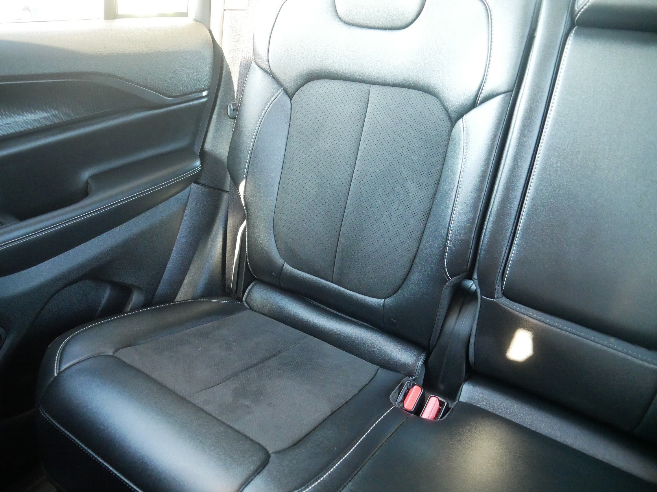 Used 2023 Jeep Grand Cherokee Altitude AWD/4WD image 12