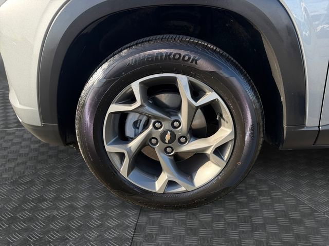 Used 2025 Chevrolet Trax LT w/ Driver Confidence Package image 14