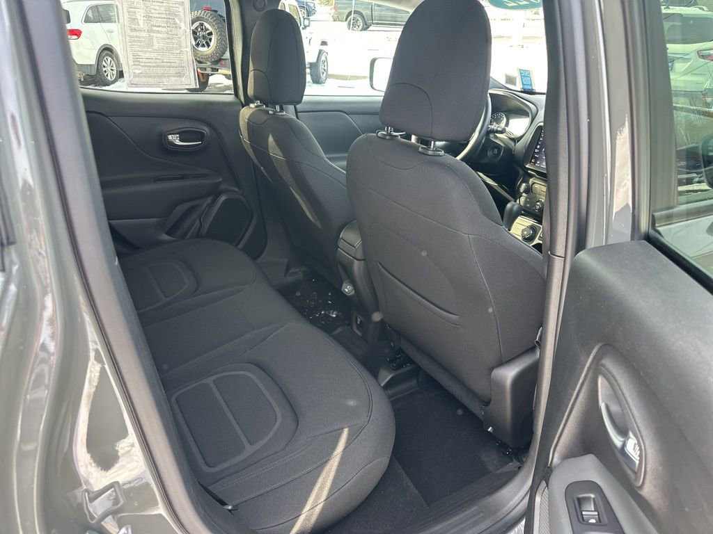 Used 2022 Jeep Renegade Latitude w/ Convenience Group image 35