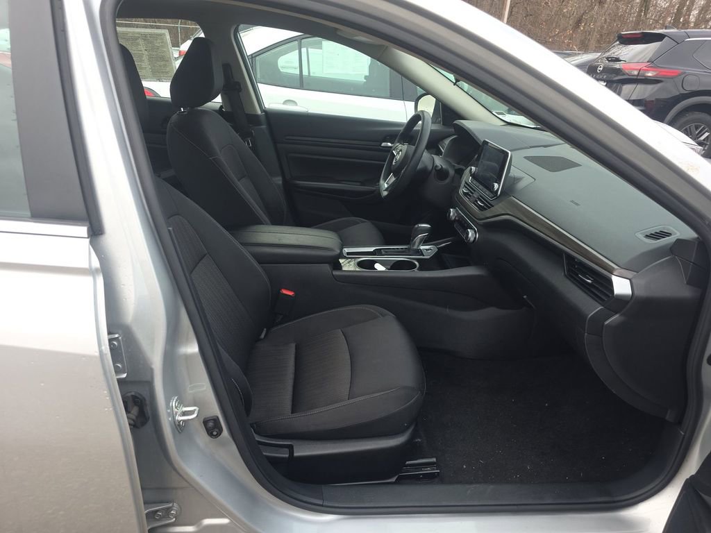Used 2024 Nissan Altima 2.5 SV image 15