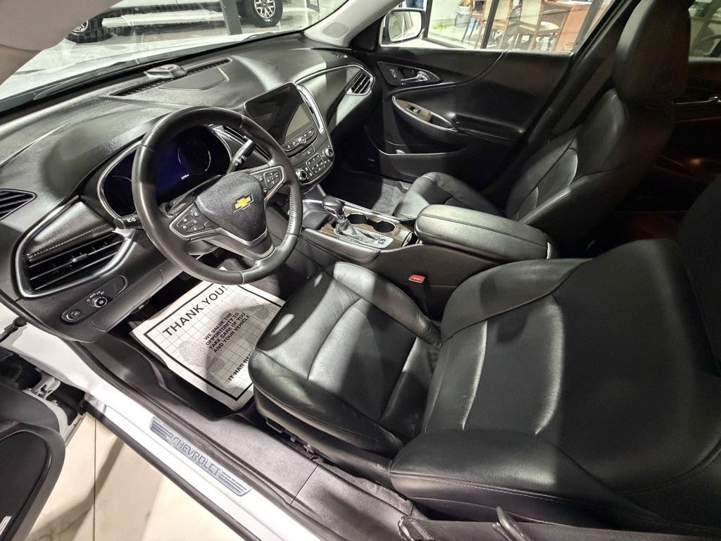 Used 2022 Chevrolet Malibu Premier FWD image 17