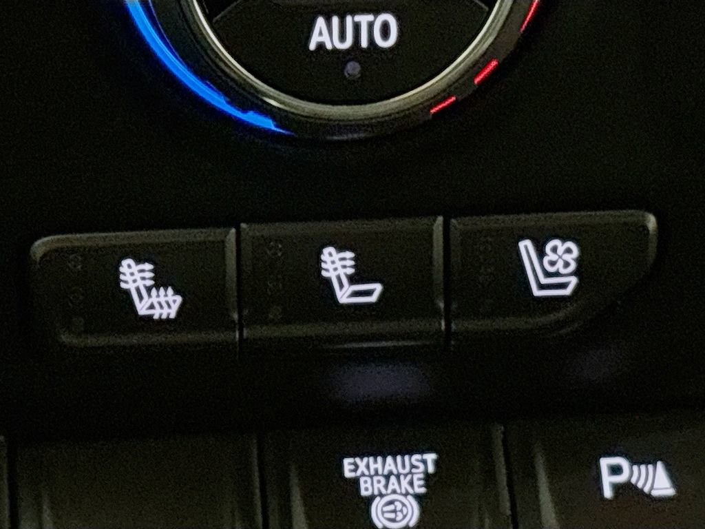 Used 2022 Chevrolet Silverado 2500 LTZ w/ LTZ Plus Package image 23