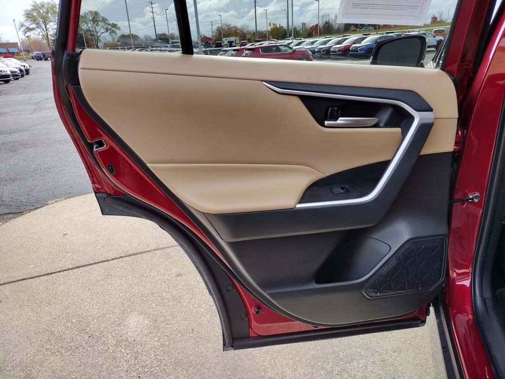 Used 2025 Toyota RAV4 XLE Premium image 21
