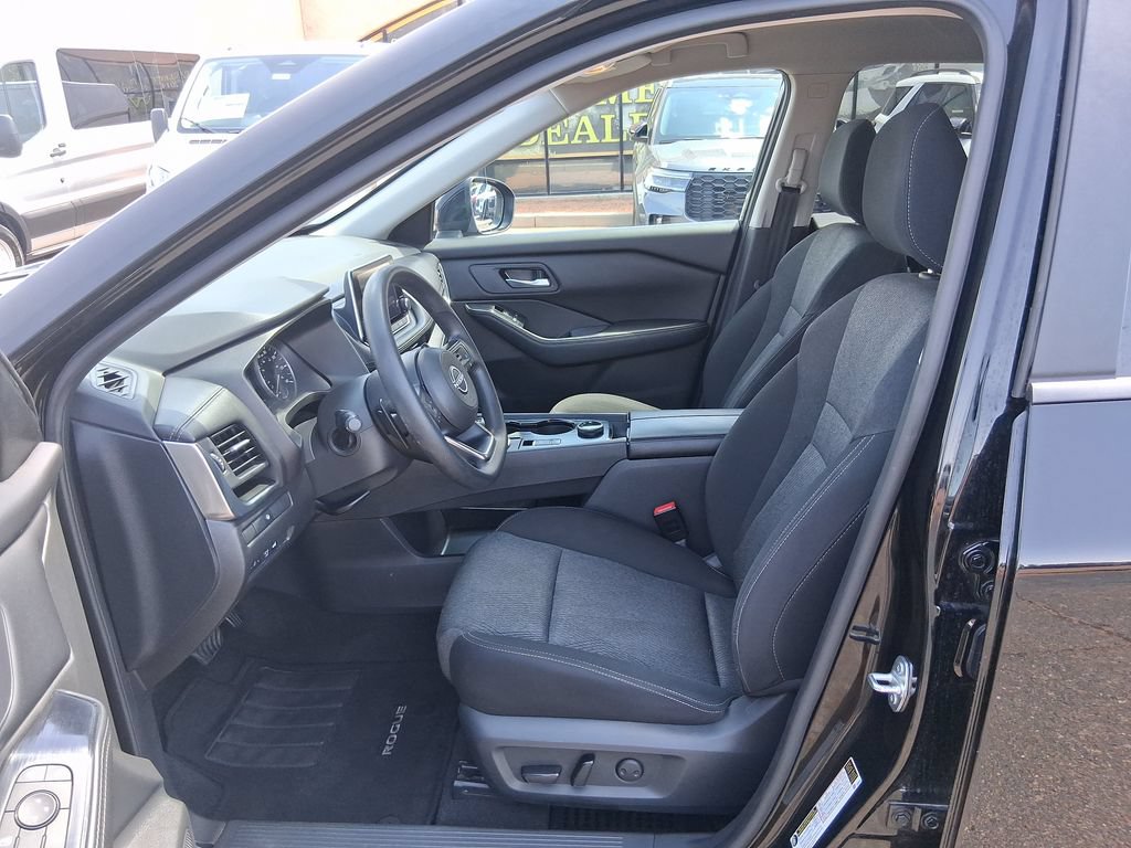 Used 2024 Nissan Rogue SV AWD/4WD image 9