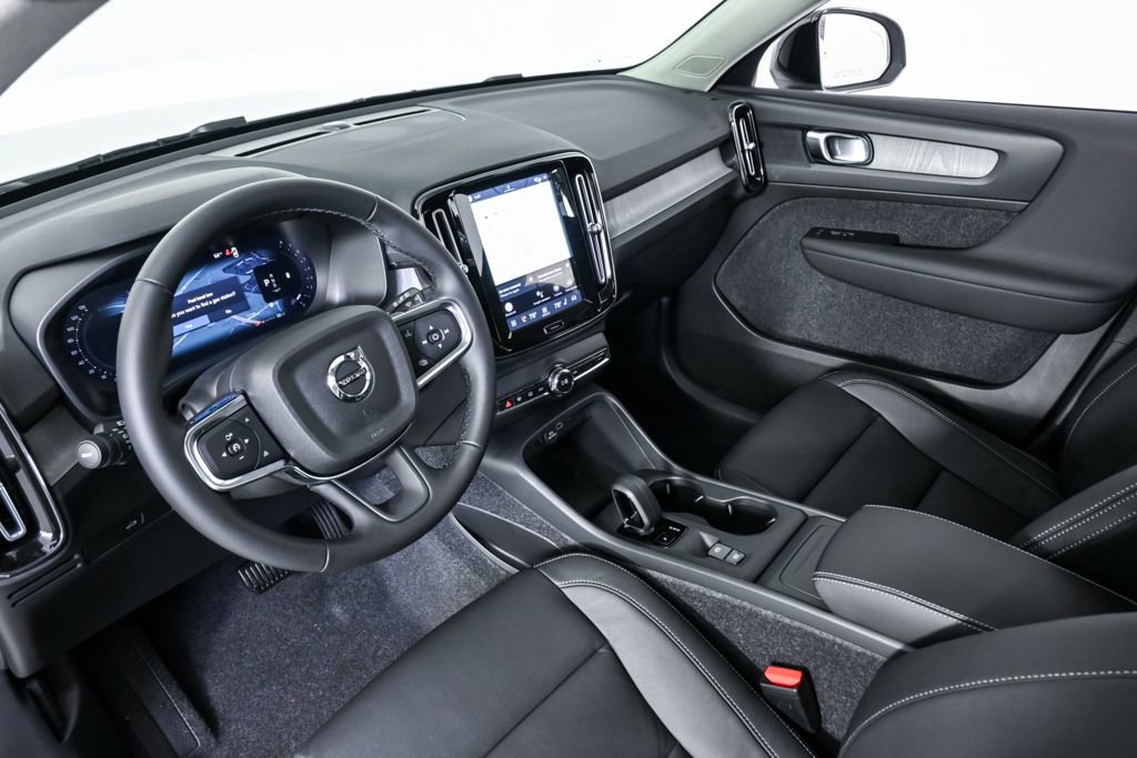 New 2026 Volvo XC40 B5 Core image 4
