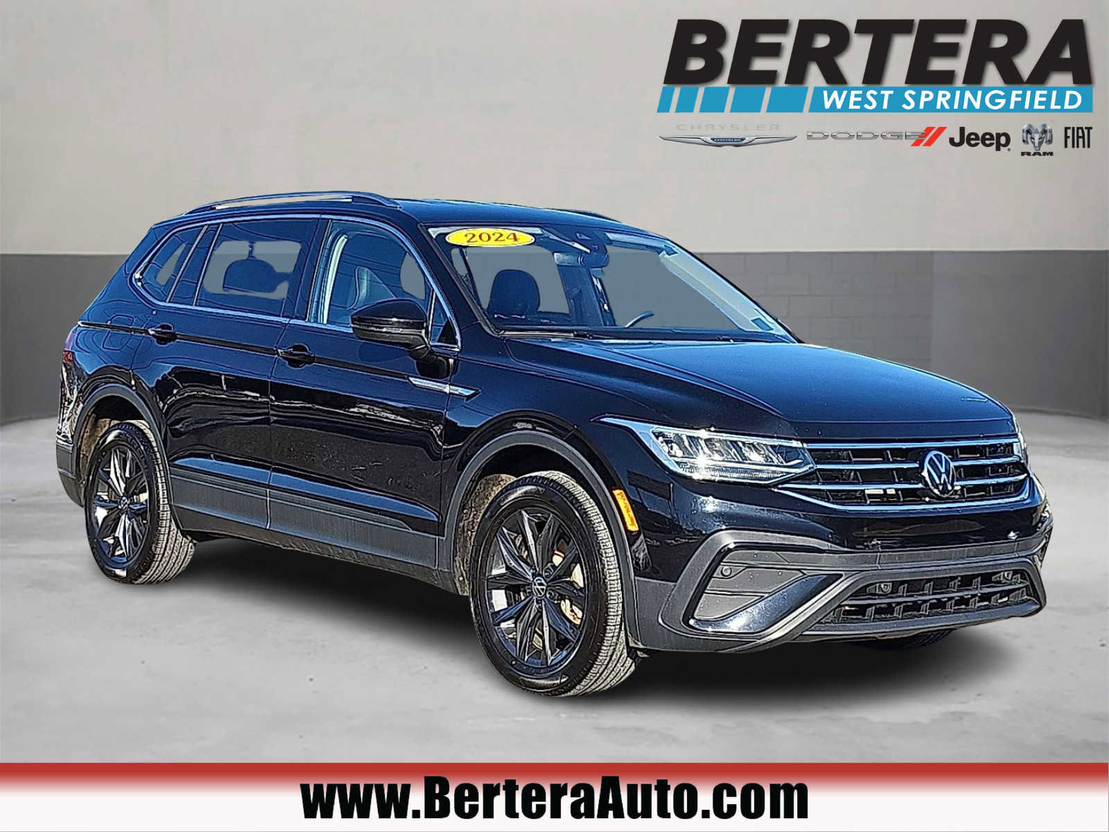 Used 2024 Volkswagen Tiguan SE image 1