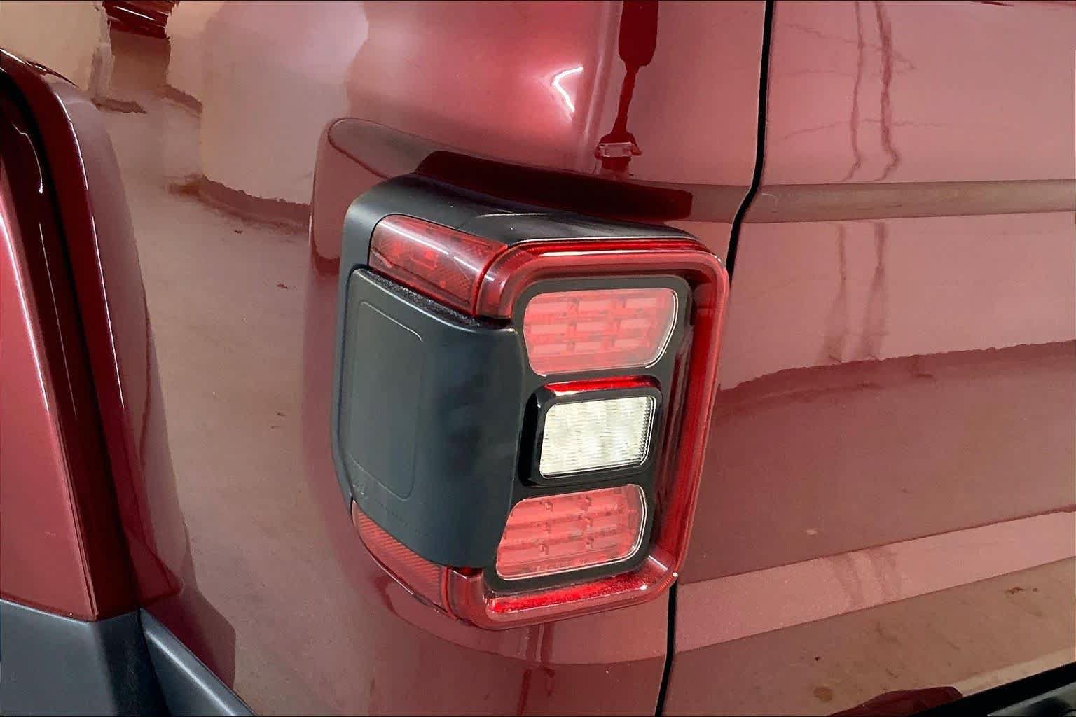 Used 2021 Jeep Gladiator Rubicon AWD/4WD image 28