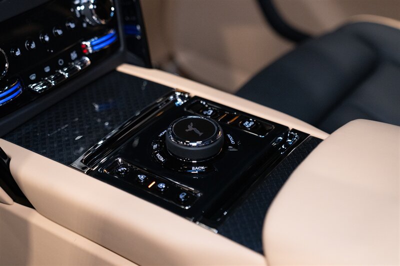 Used 2027 Rolls-Royce Cullinan Black Badge AWD/4WD image 19
