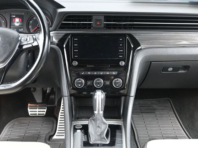 Used 2021 Volkswagen Passat 2.0T R-Line image 25