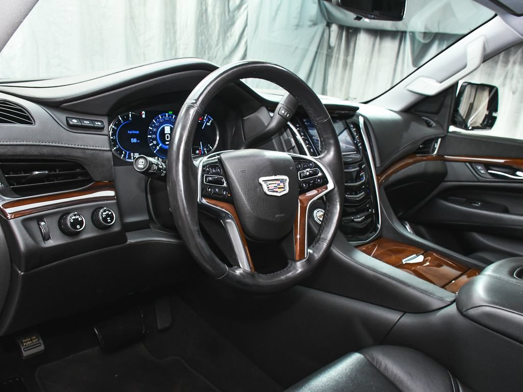 Used 2020 Cadillac Escalade Luxury AWD/4WD image 21