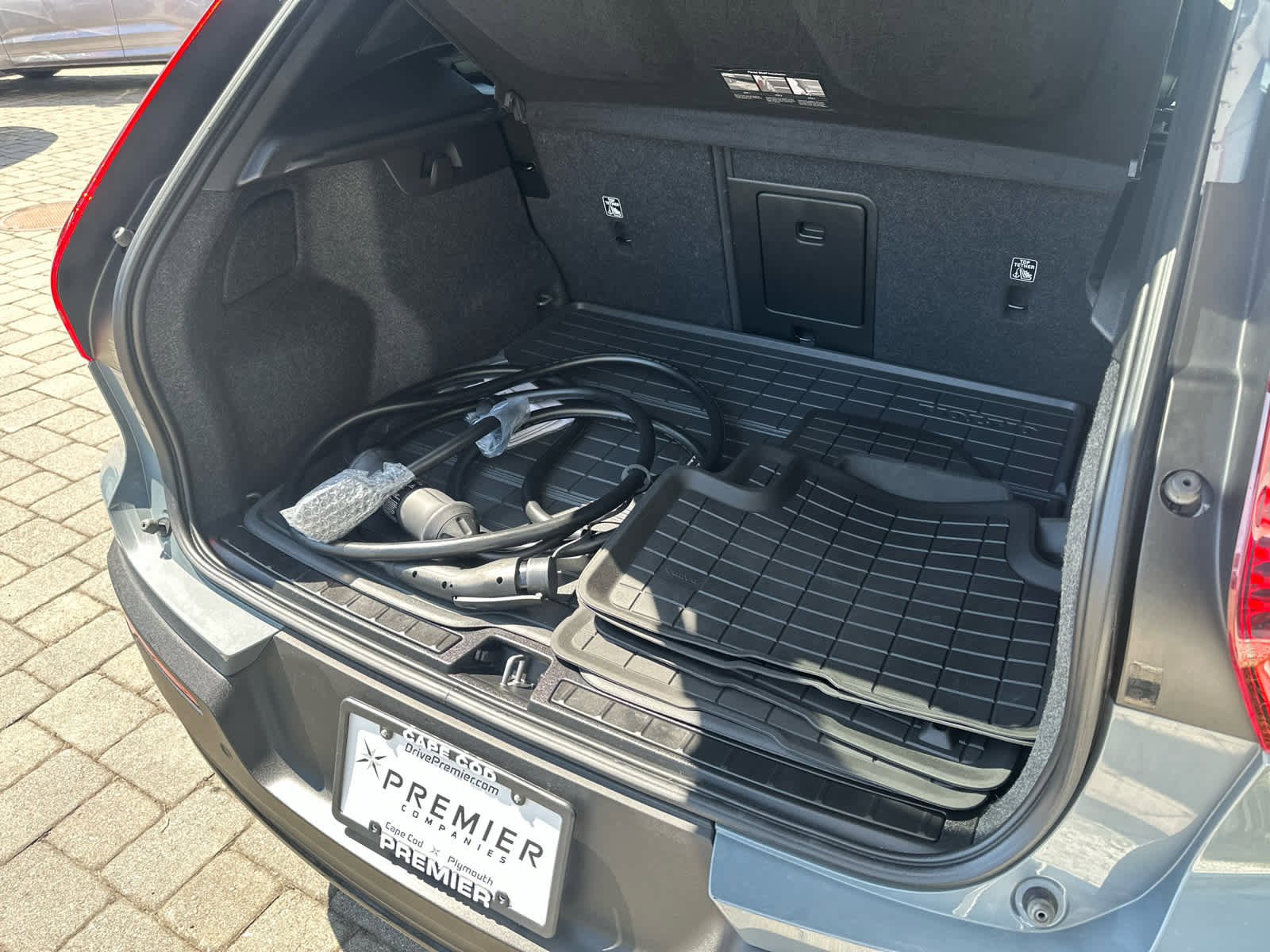 Used 2023 Volvo XC40 Recharge Ultimate w/ Protection Package Premier image 36