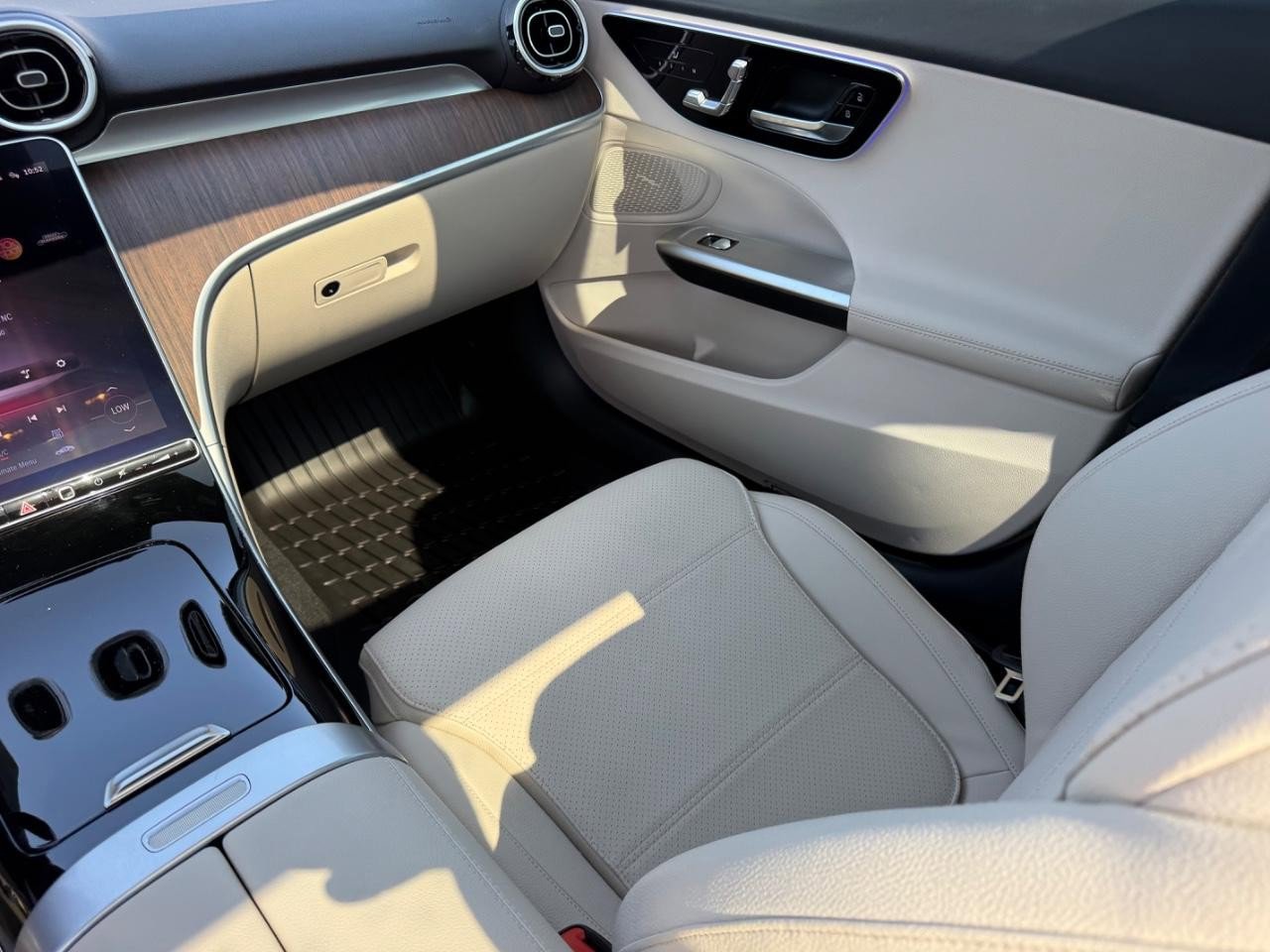 Used 2025 Mercedes-Benz C 300 4MATIC Sedan image 19