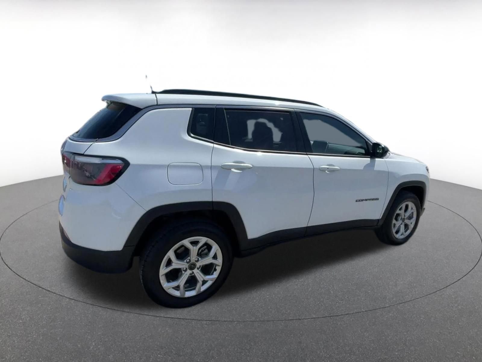 Used 2025 Jeep Compass Latitude AWD/4WD image 15