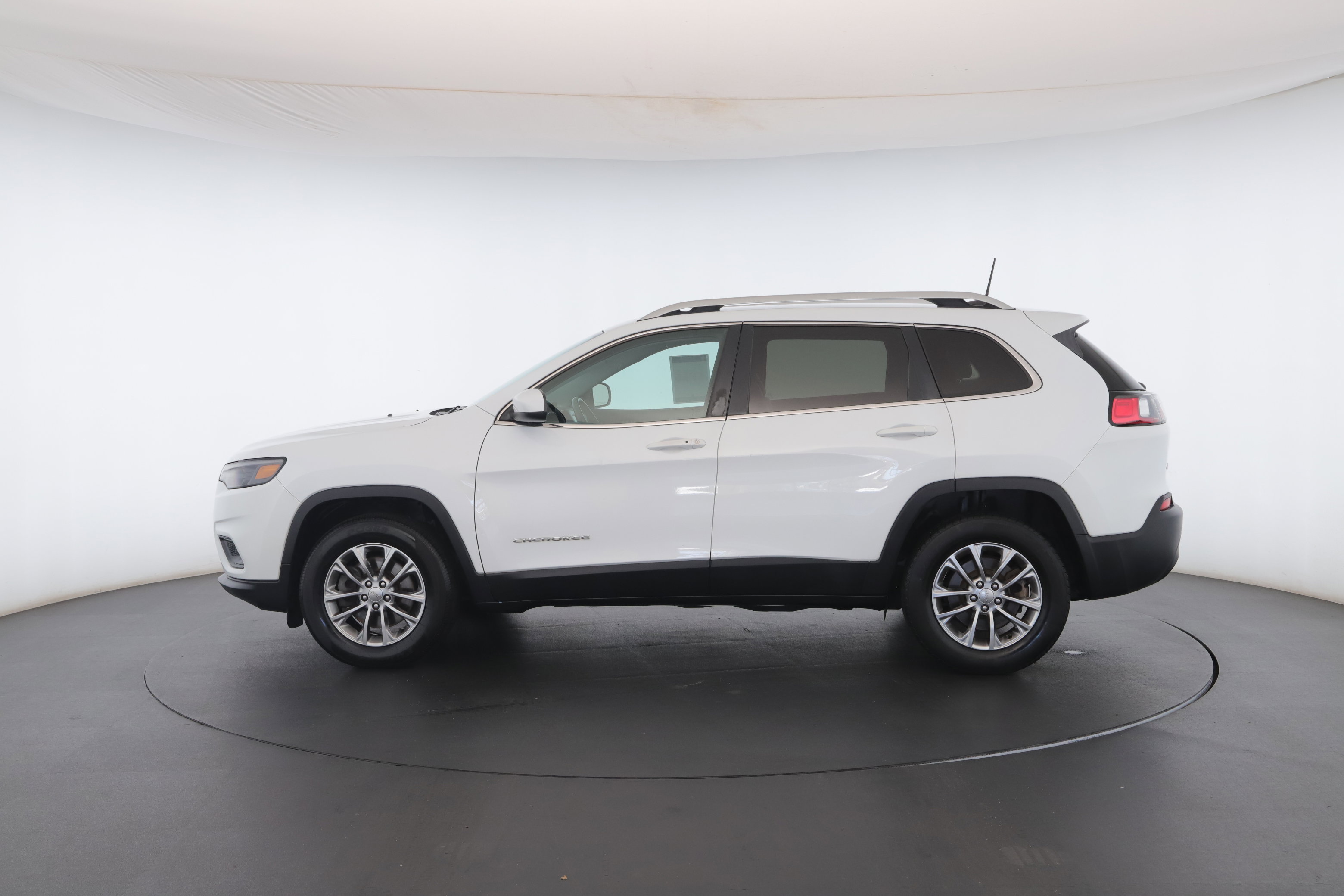 Used 2019 Jeep Cherokee Latitude Plus image 17