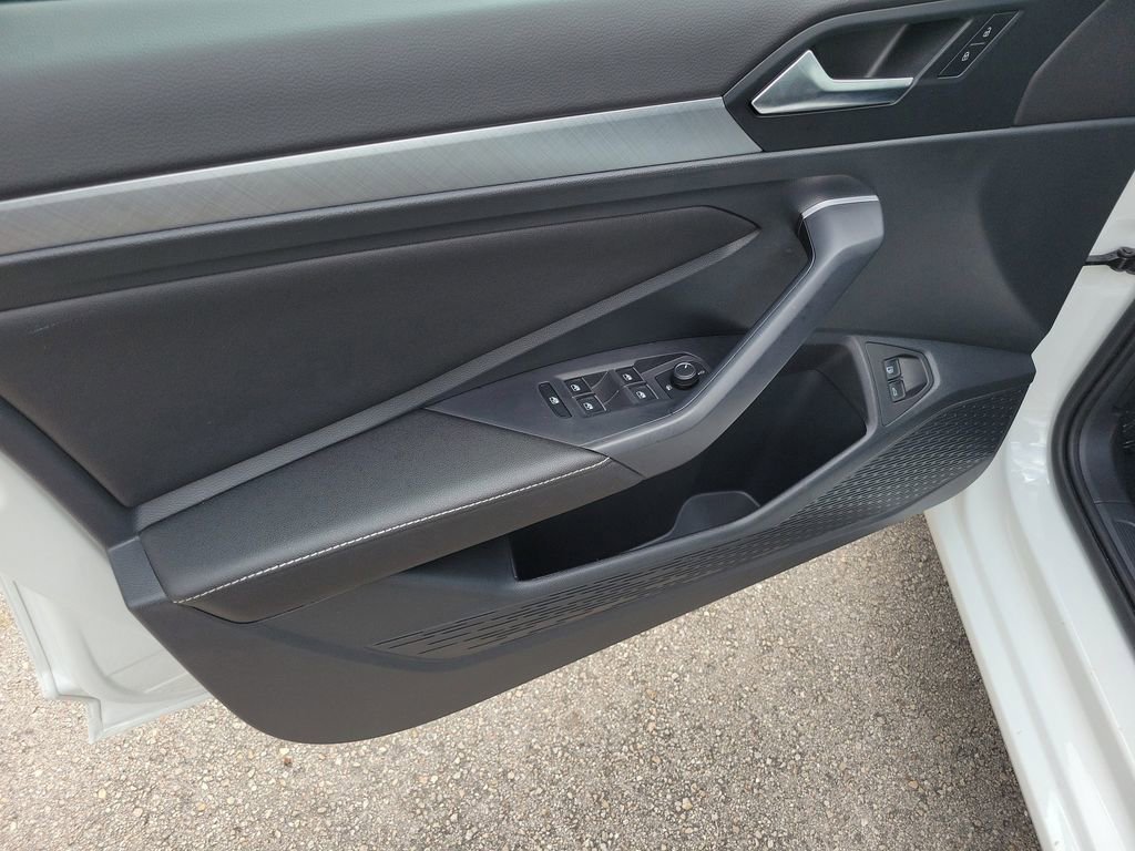 Certified 2023 Volkswagen Jetta SE FWD image 15