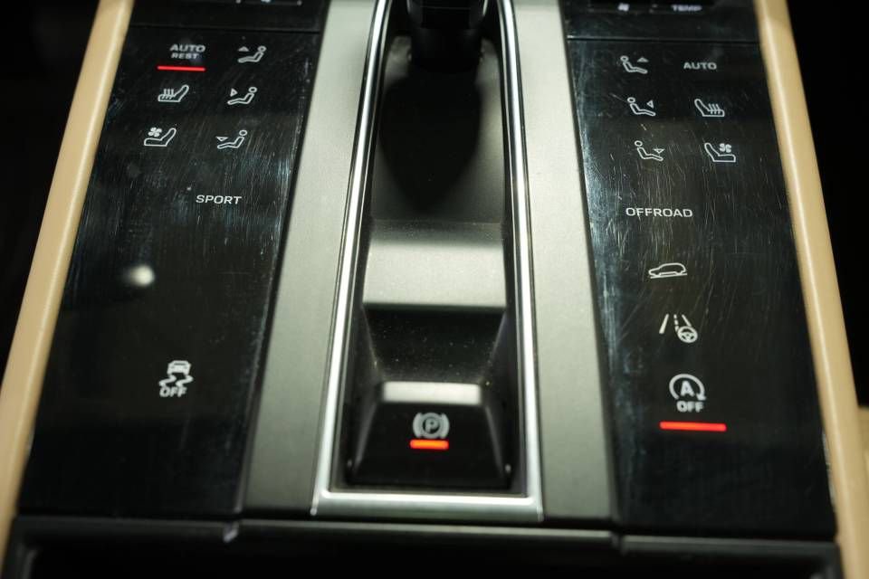 Certified 2022 Porsche Macan image 22