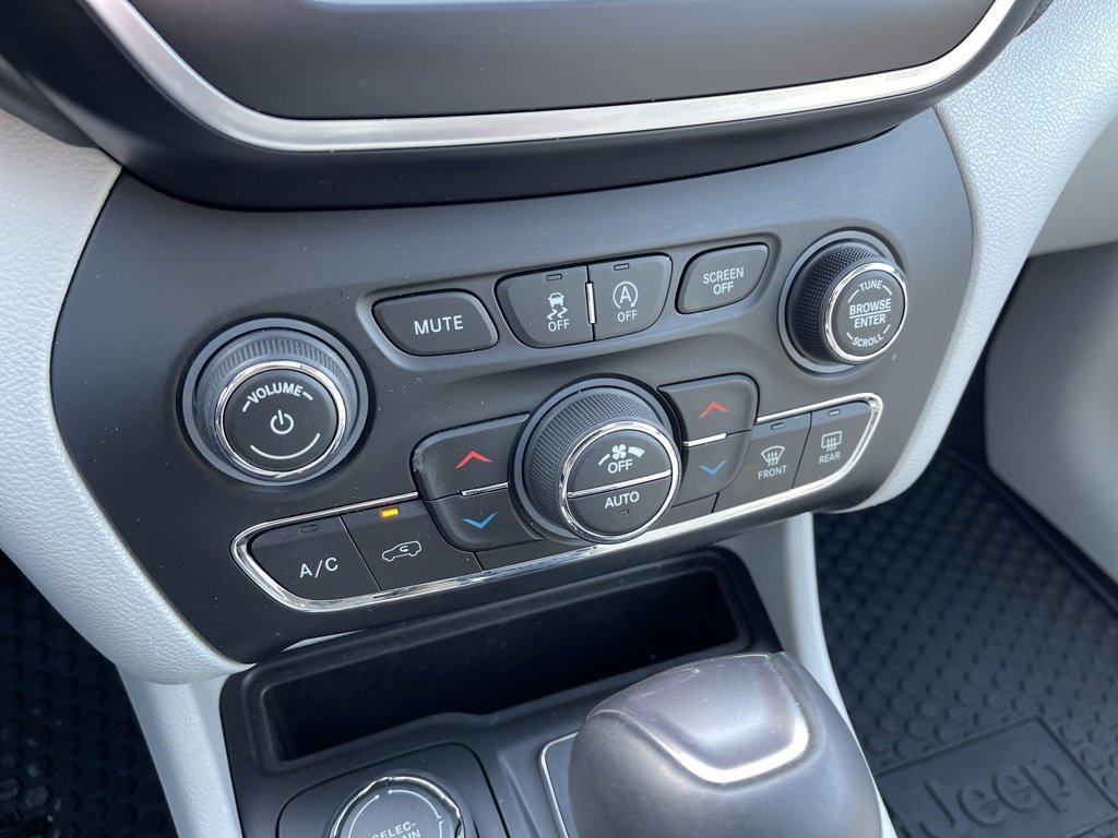 Used 2021 Jeep Cherokee Latitude Lux w/ Sun & Sound Group image 13