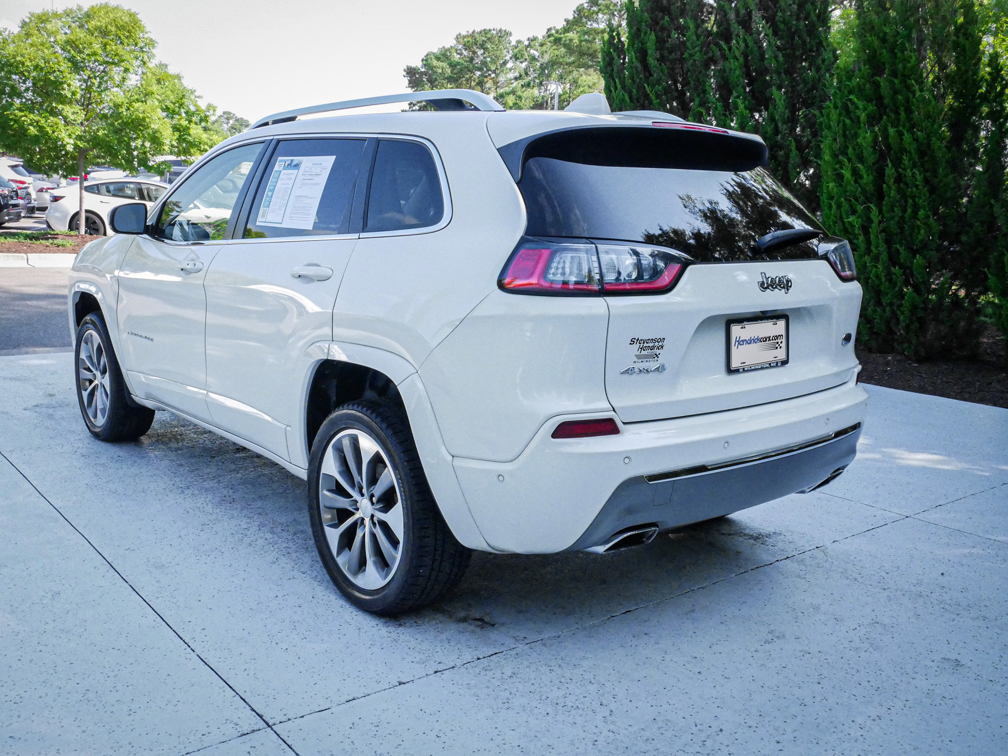 Used 2019 Jeep Cherokee Overland w/ Technology Group AWD/4WD image 8