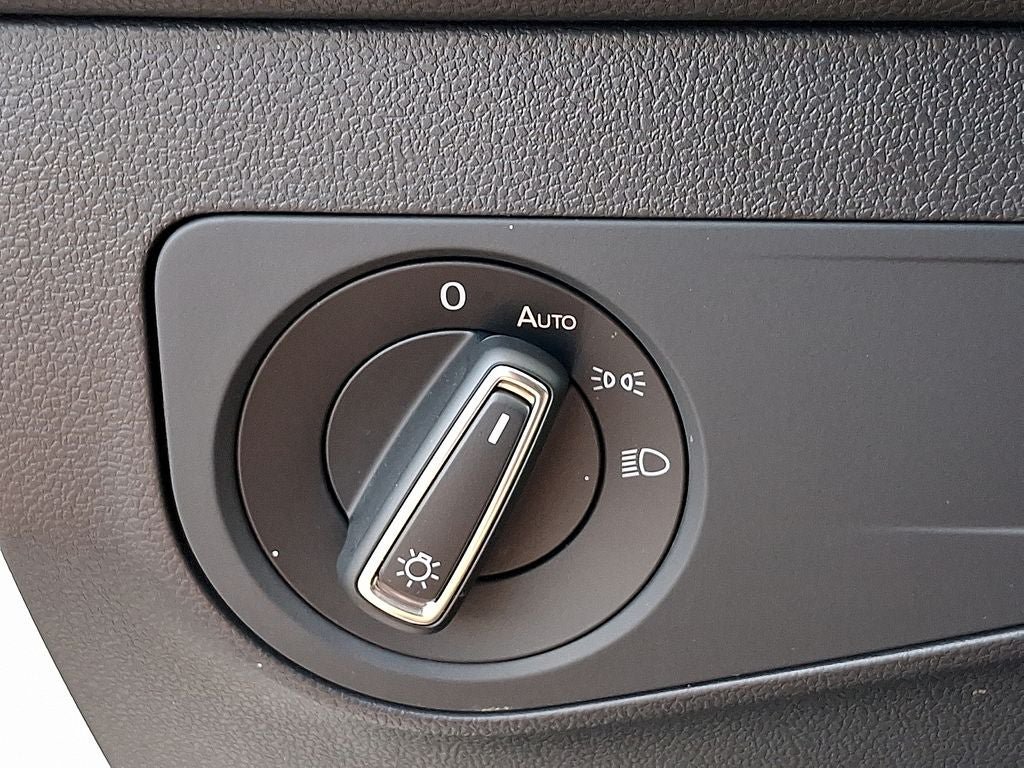 Certified 2023 Volkswagen Tiguan SE R-Line FWD image 26