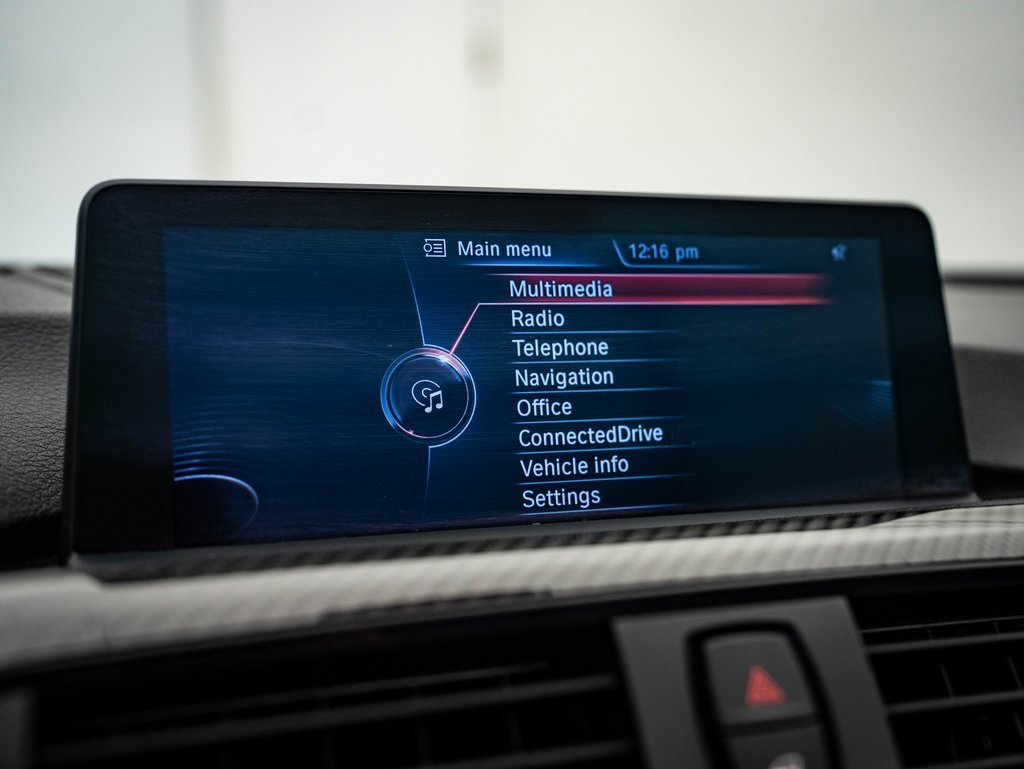 Used 2015 BMW M4 Convertible image 31