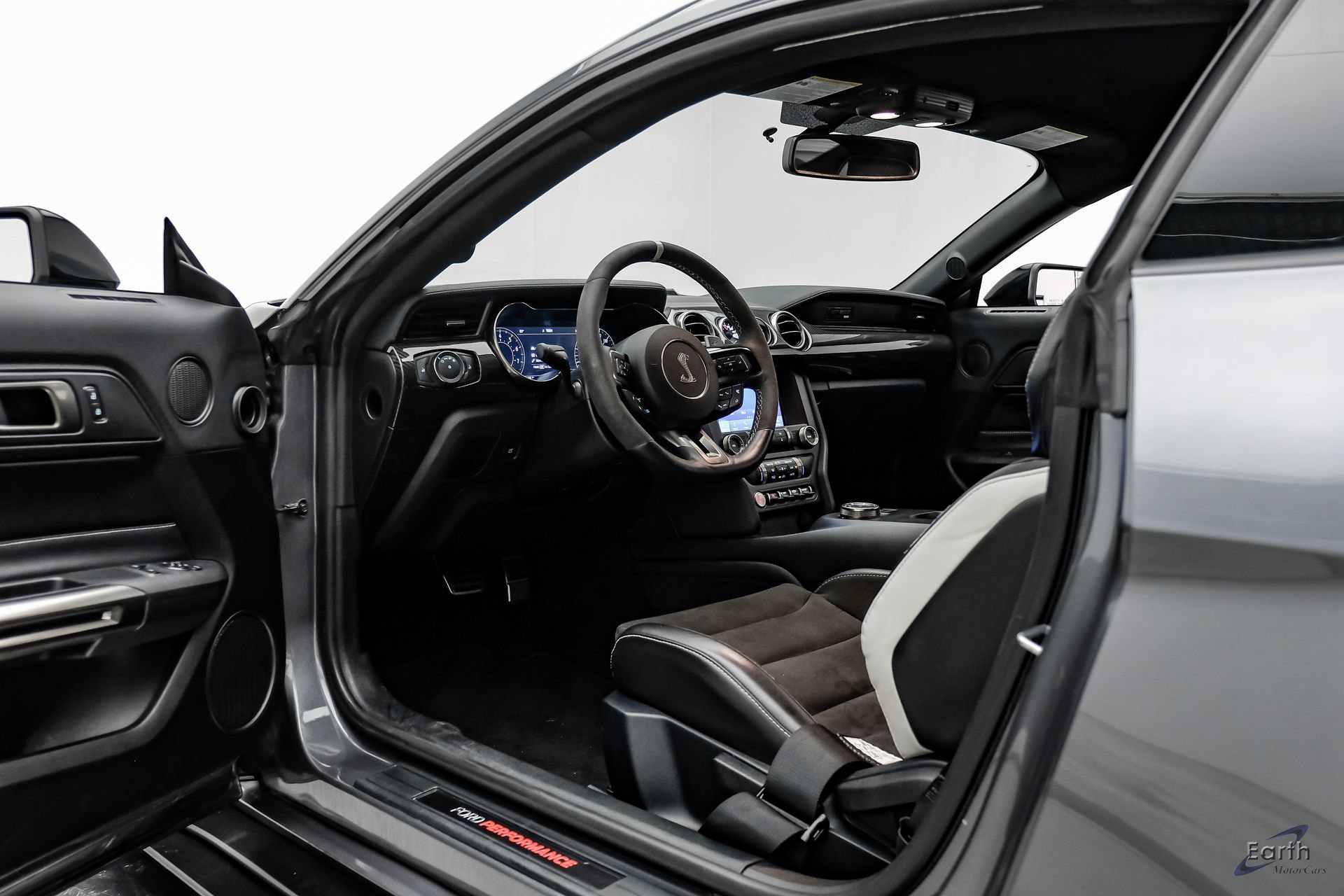 Used 2021 Ford Mustang Shelby GT500 w/ Carbon Fiber Track Pack RWD image 44