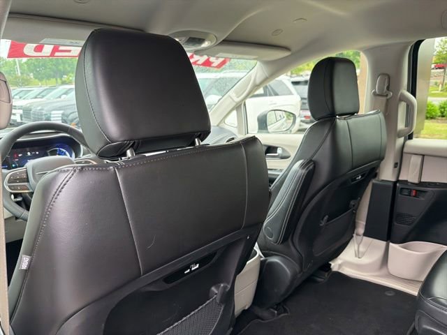 Used 2023 Chrysler Pacifica Touring-L FWD image 31