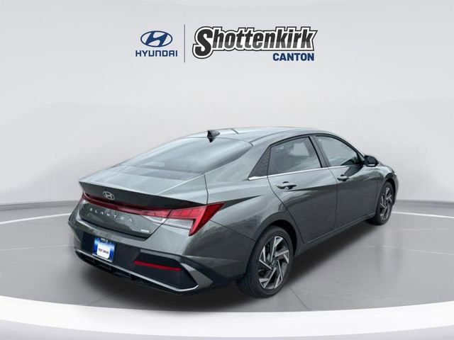 Used 2025 Hyundai Elantra Limited image 5