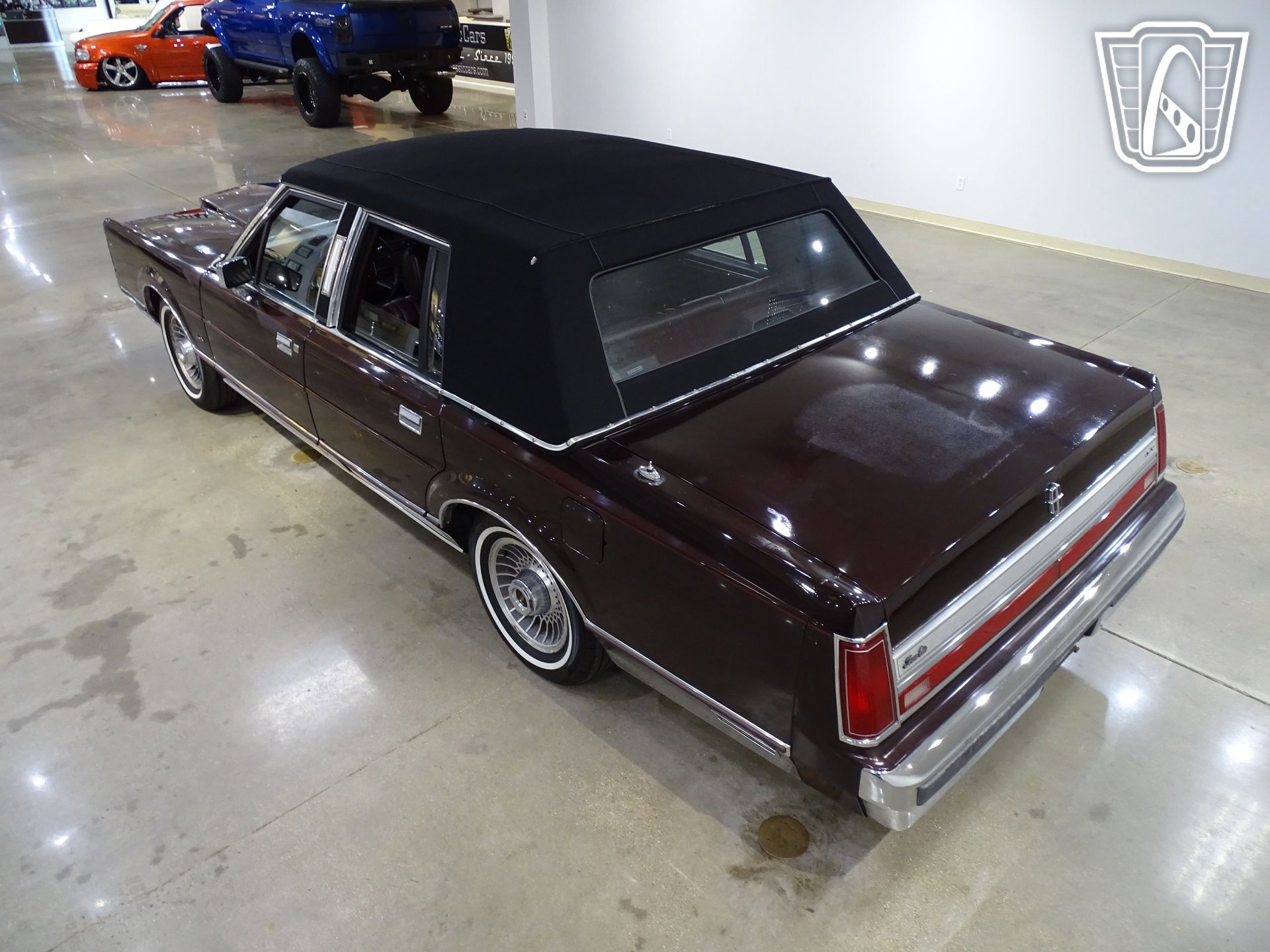 Used 1988 Lincoln Town Car RWD image 8