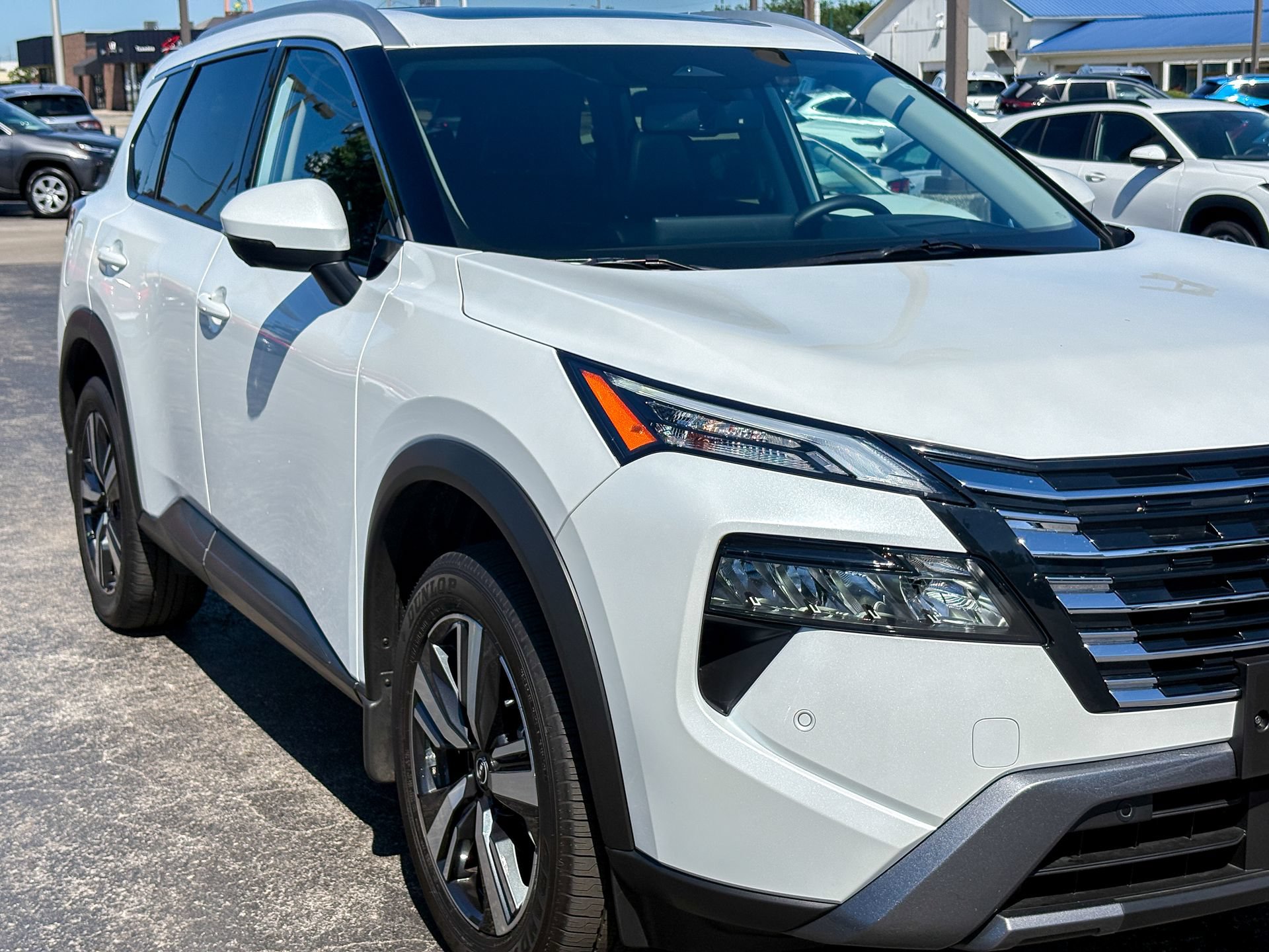 Used 2025 Nissan Rogue SL w/ SL Premium Package FWD image 3