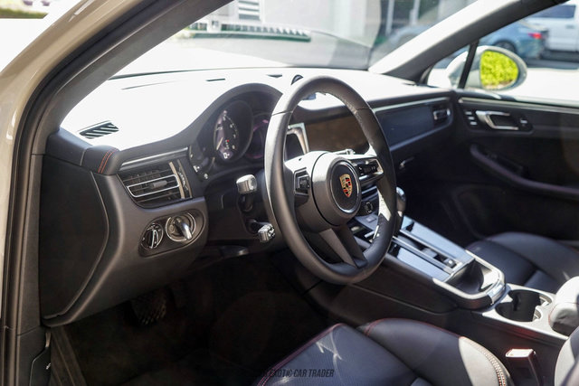 Used 2025 Porsche Macan GTS AWD/4WD image 33
