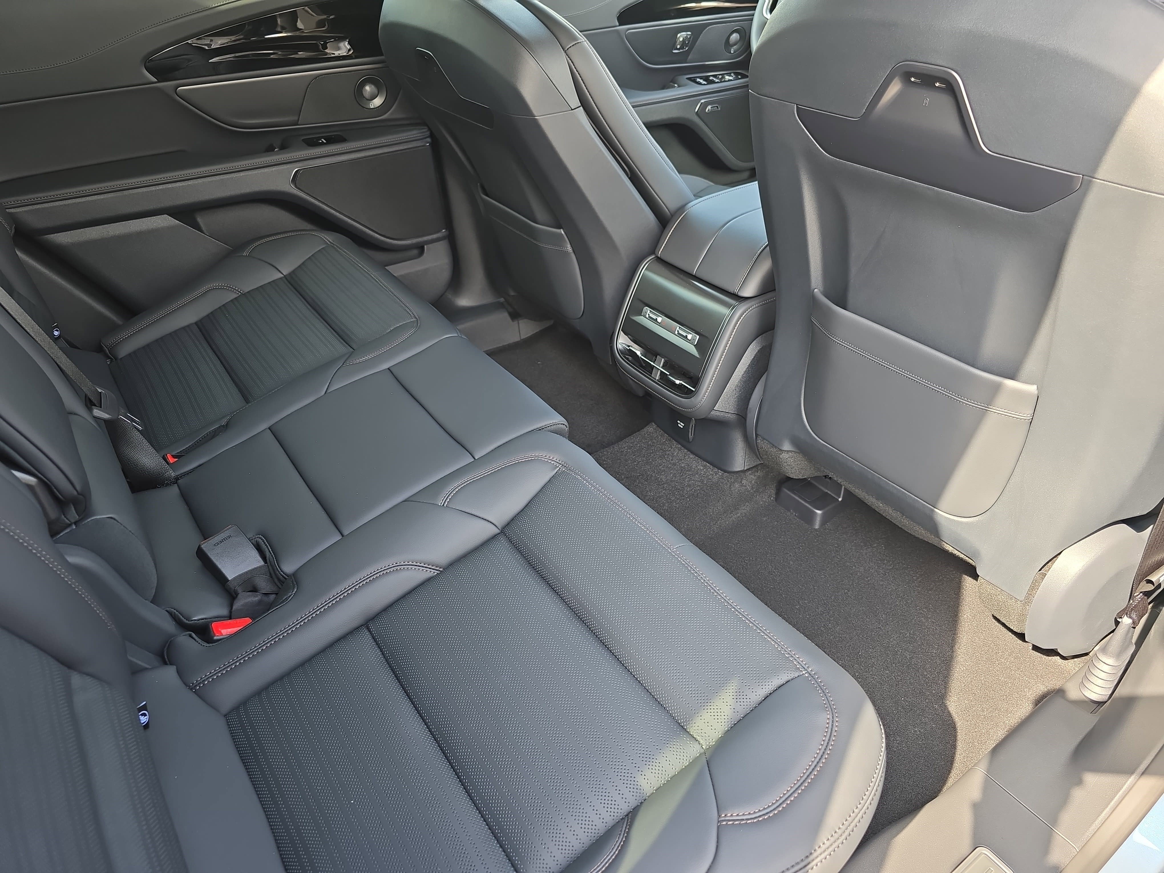 New 2026 Lincoln Nautilus Reserve w/ Jet Appearance Package AWD/4WD image 11