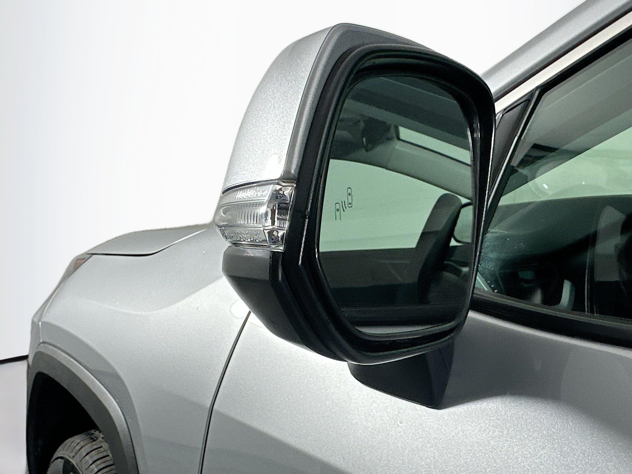 Used 2025 Toyota RAV4 XLE FWD image 16