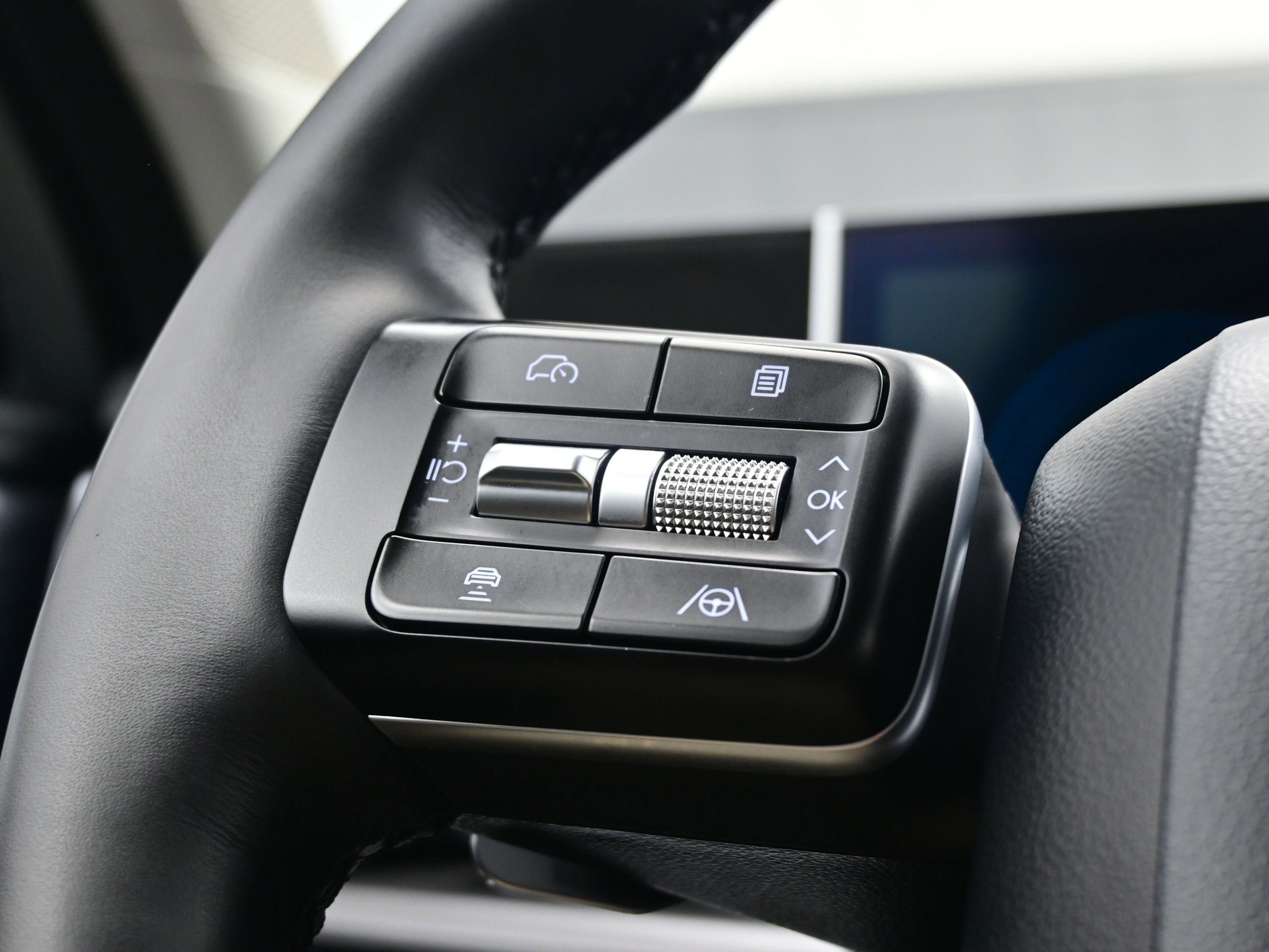 Certified 2026 Hyundai Santa Fe SE image 28