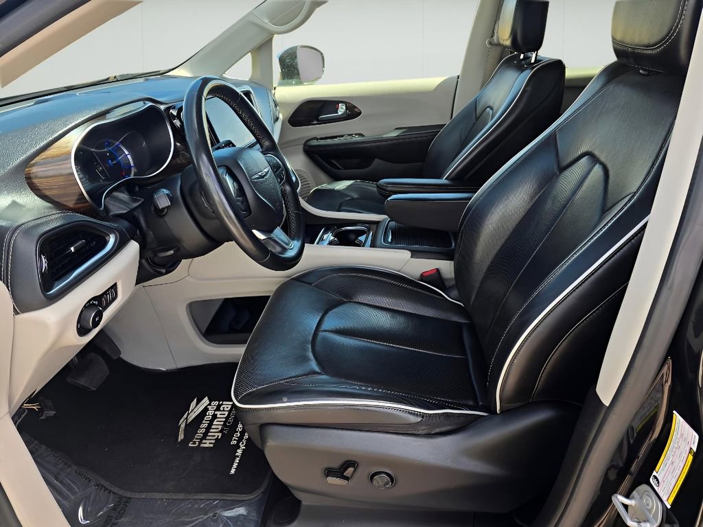 Used 2023 Chrysler Pacifica Limited image 21