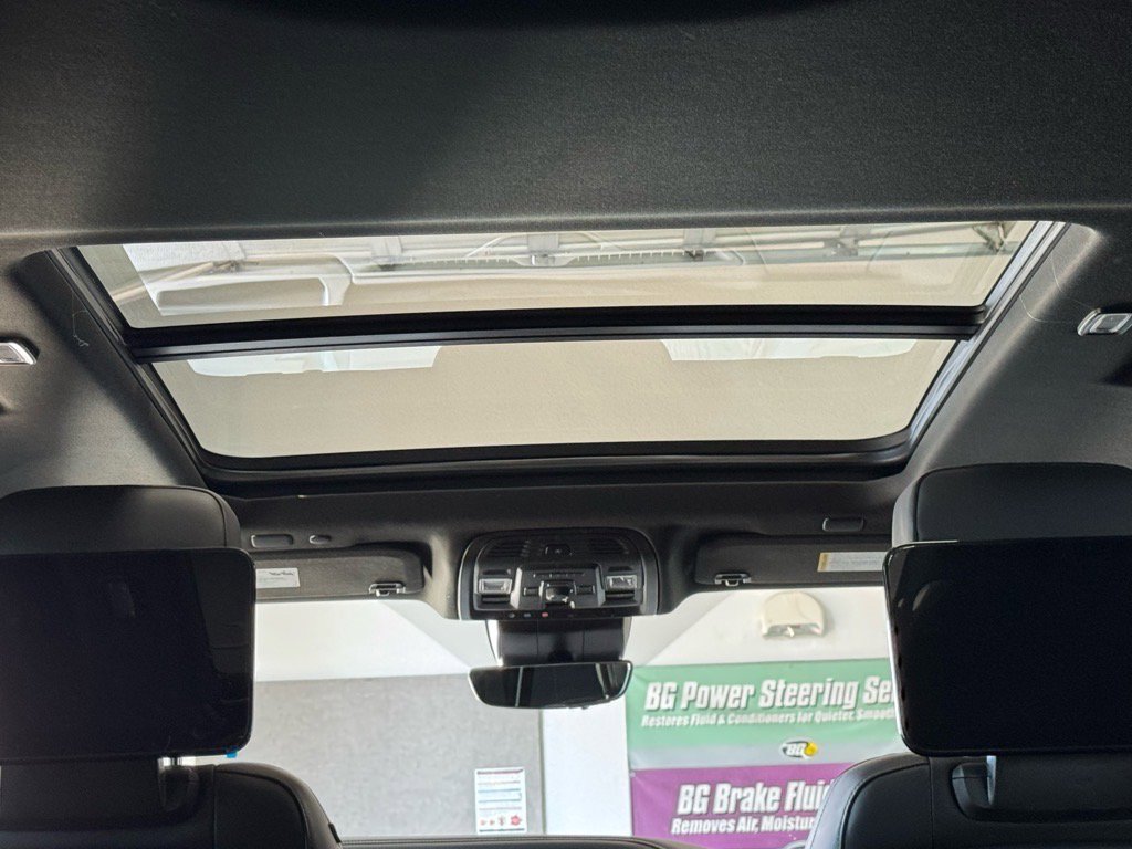 Used 2024 GMC Yukon XL Denali Ultimate image 12