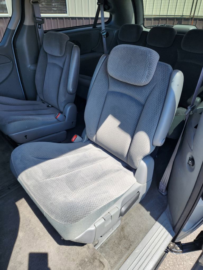 Used 2005 Chrysler Town & Country LX w/ Popular Equipment Group II image 9