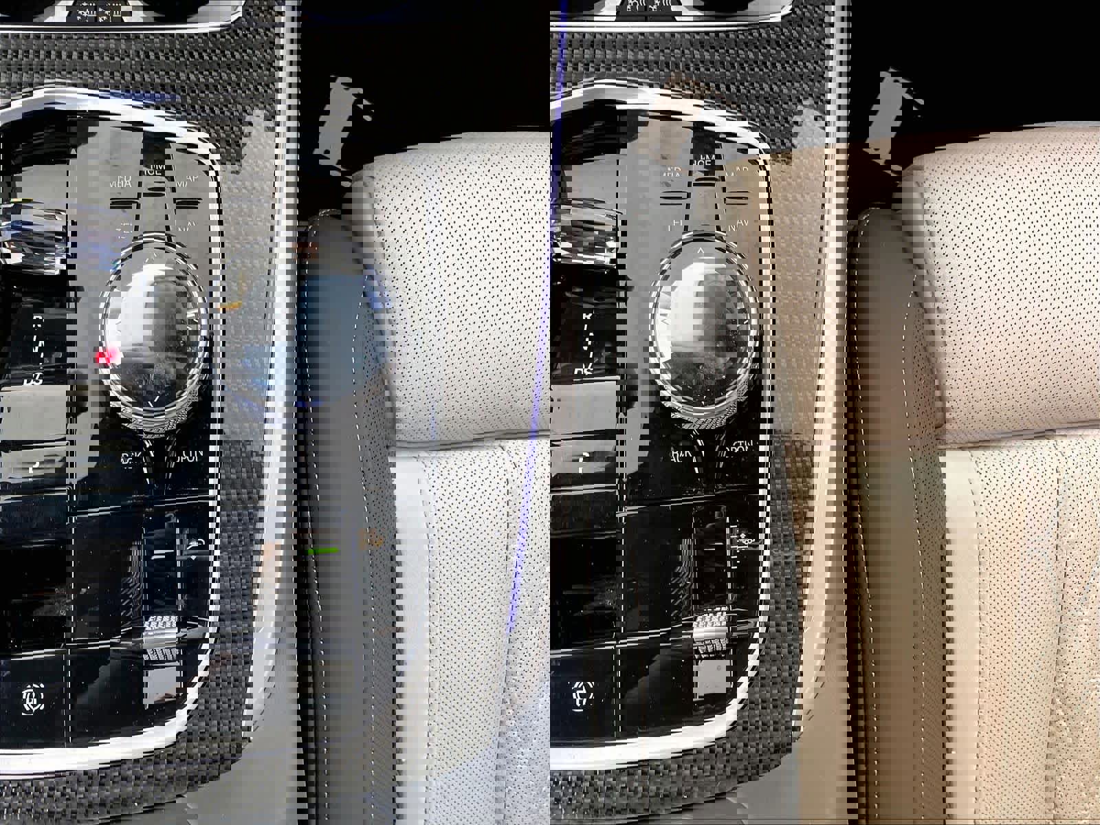 Used 2024 BMW X7 M60i w/ Executive Package image 33