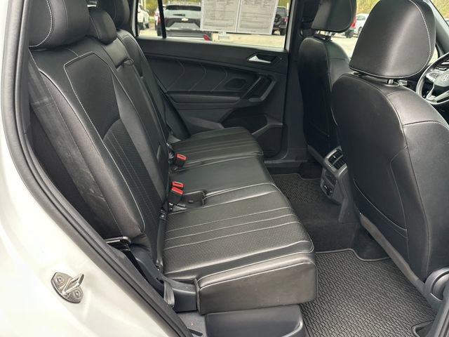 Certified 2023 Volkswagen Tiguan SE R-Line AWD/4WD image 34