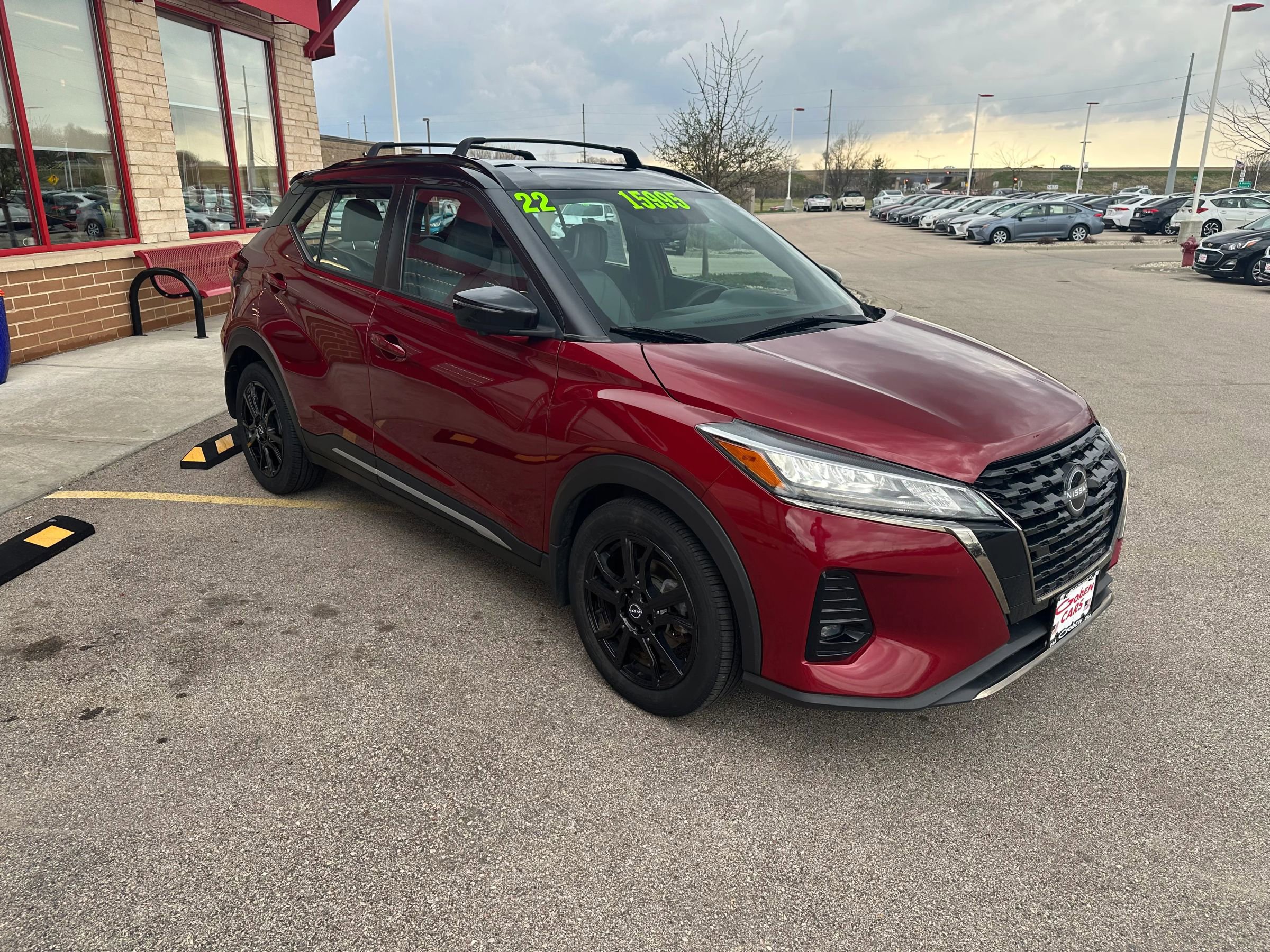 Used 2022 Nissan Kicks SR w/ Premium Package FWD image 3