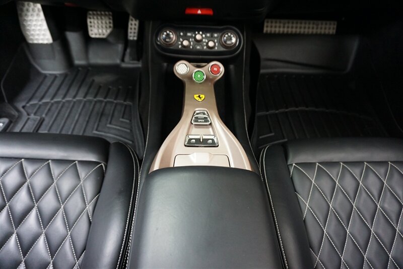 Used 2014 Ferrari California RWD image 17