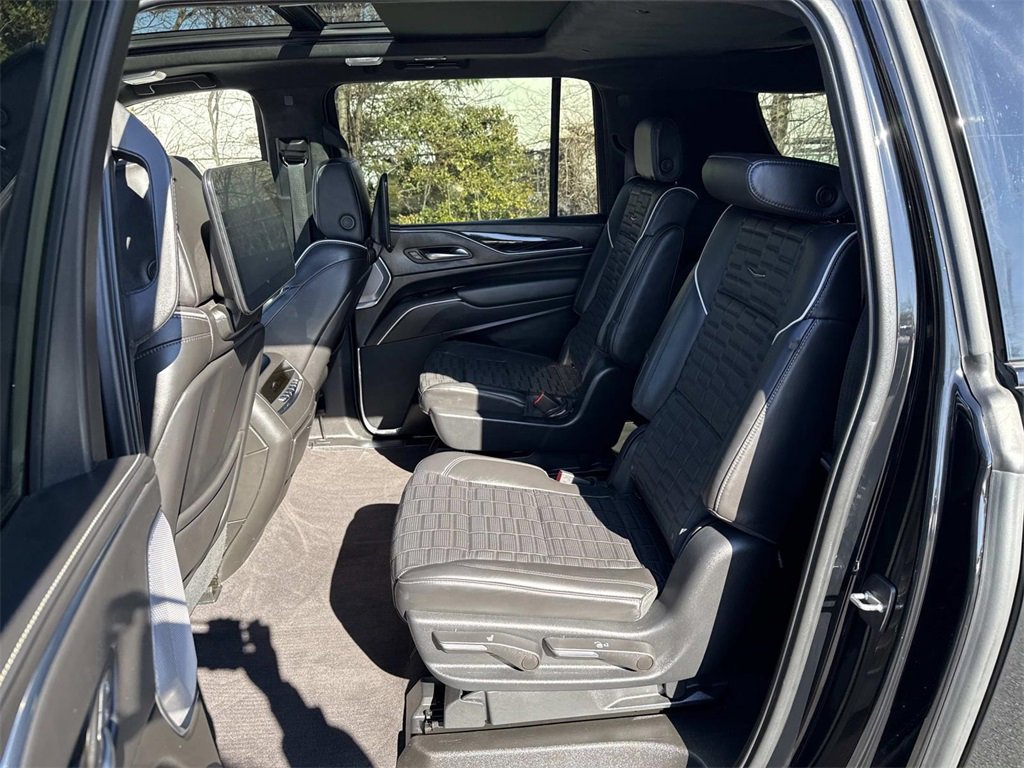 Certified 2023 Cadillac Escalade ESV V w/ LPO, ONYX Package image 19