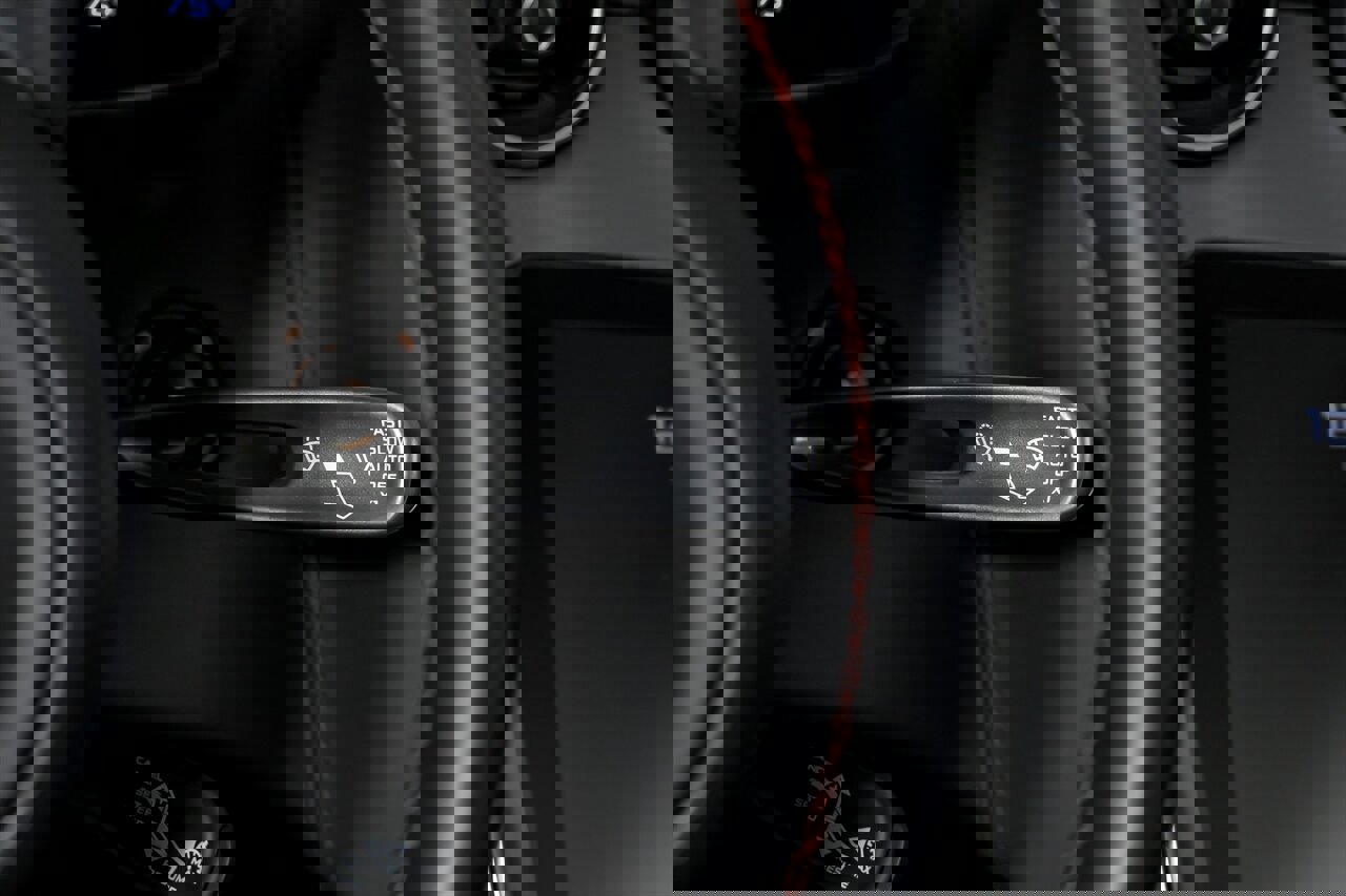 Used 2020 McLaren 570S Spider image 32