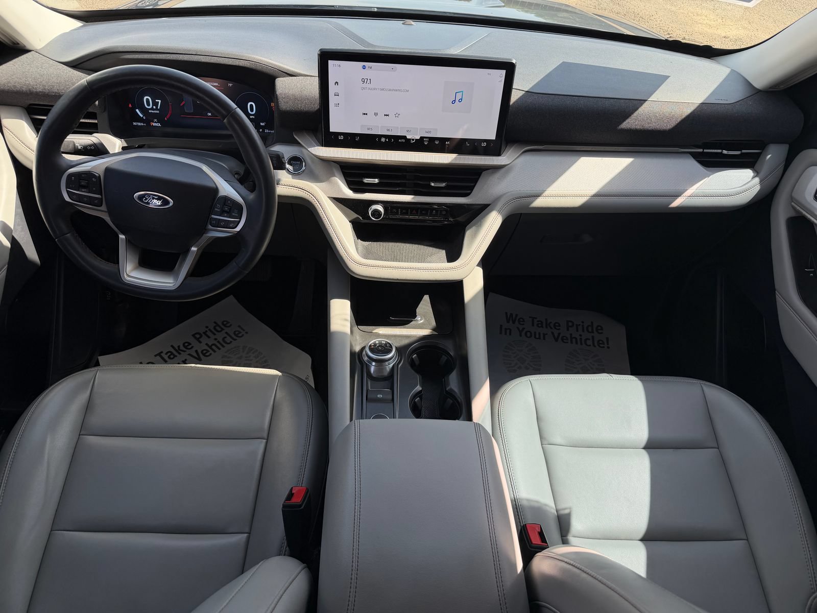 Used 2025 Ford Explorer Active w/ Active Comfort Package RWD image 17