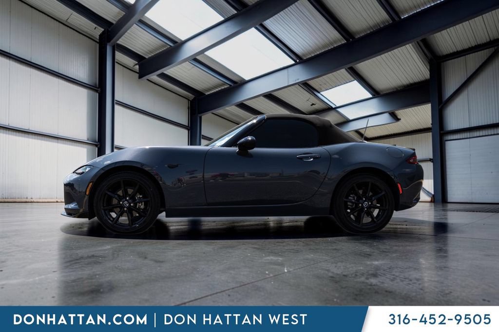 Used 2021 MAZDA MX-5 Miata Club RWD image 3