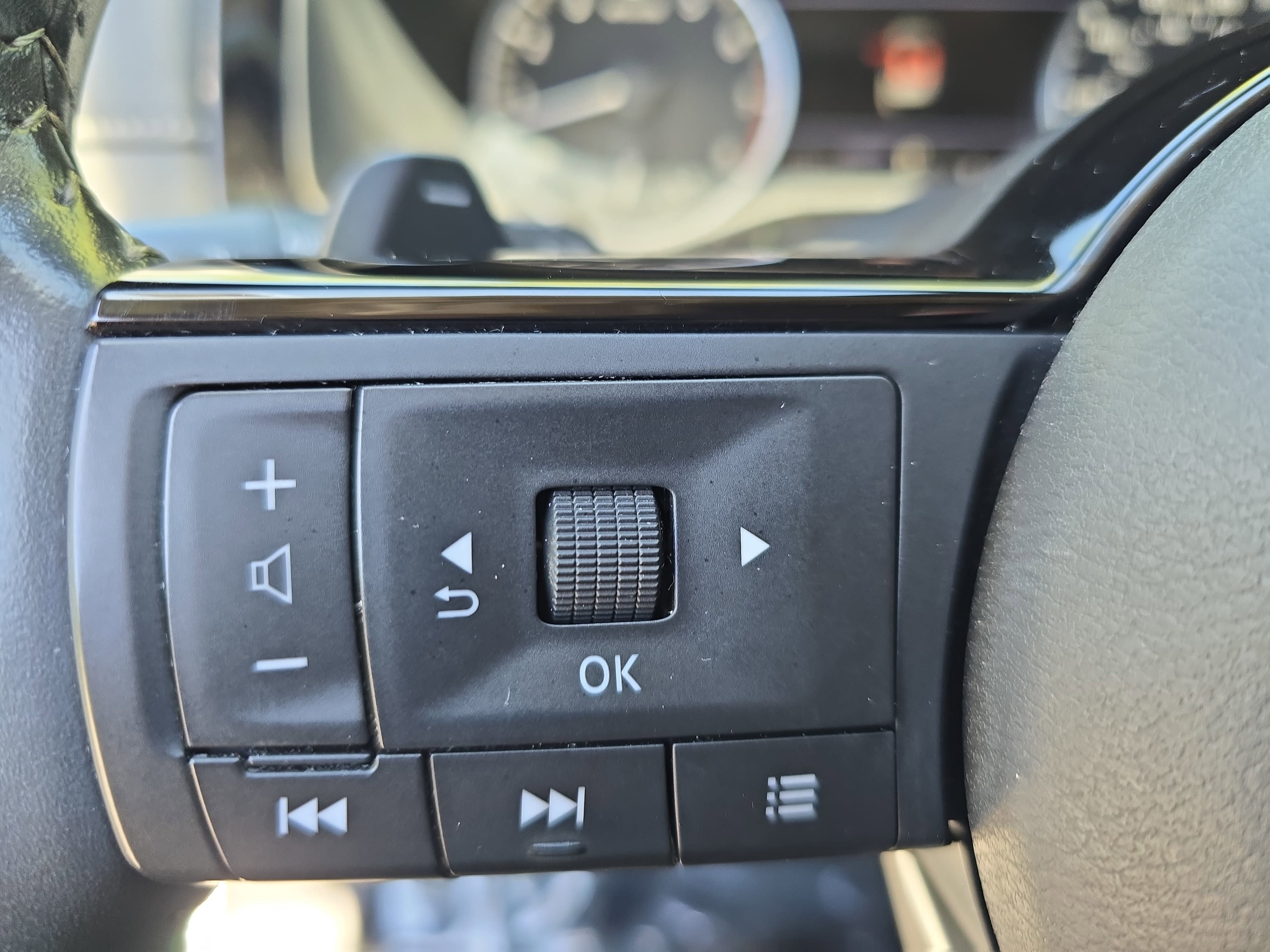 Certified 2023 Nissan Pathfinder SL w/ SL Premium Package FWD image 17